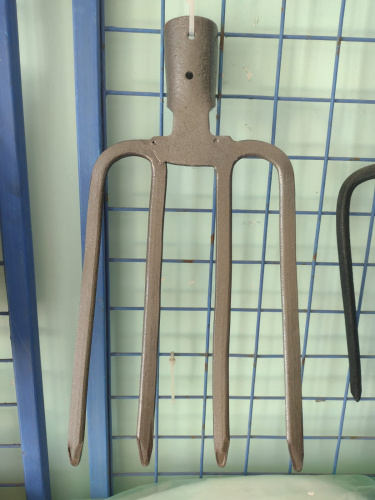 Вилы 4-х рогие садово-огородные кованные